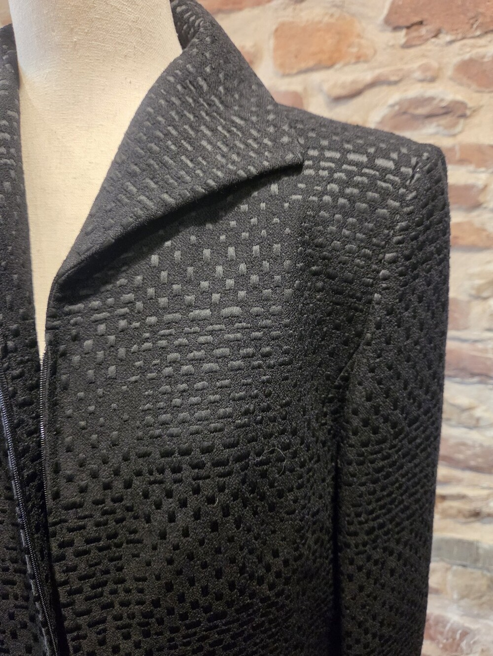 Linda Allard Ellen Tracy Textured Black Zip-Front Jacket - Picture 2 of 8